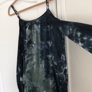 Blu Moon cold shoulder top